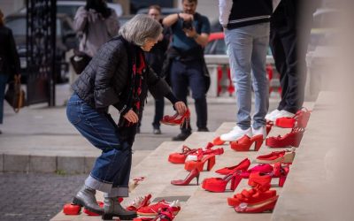 Dragostea poartă pantofii roșii